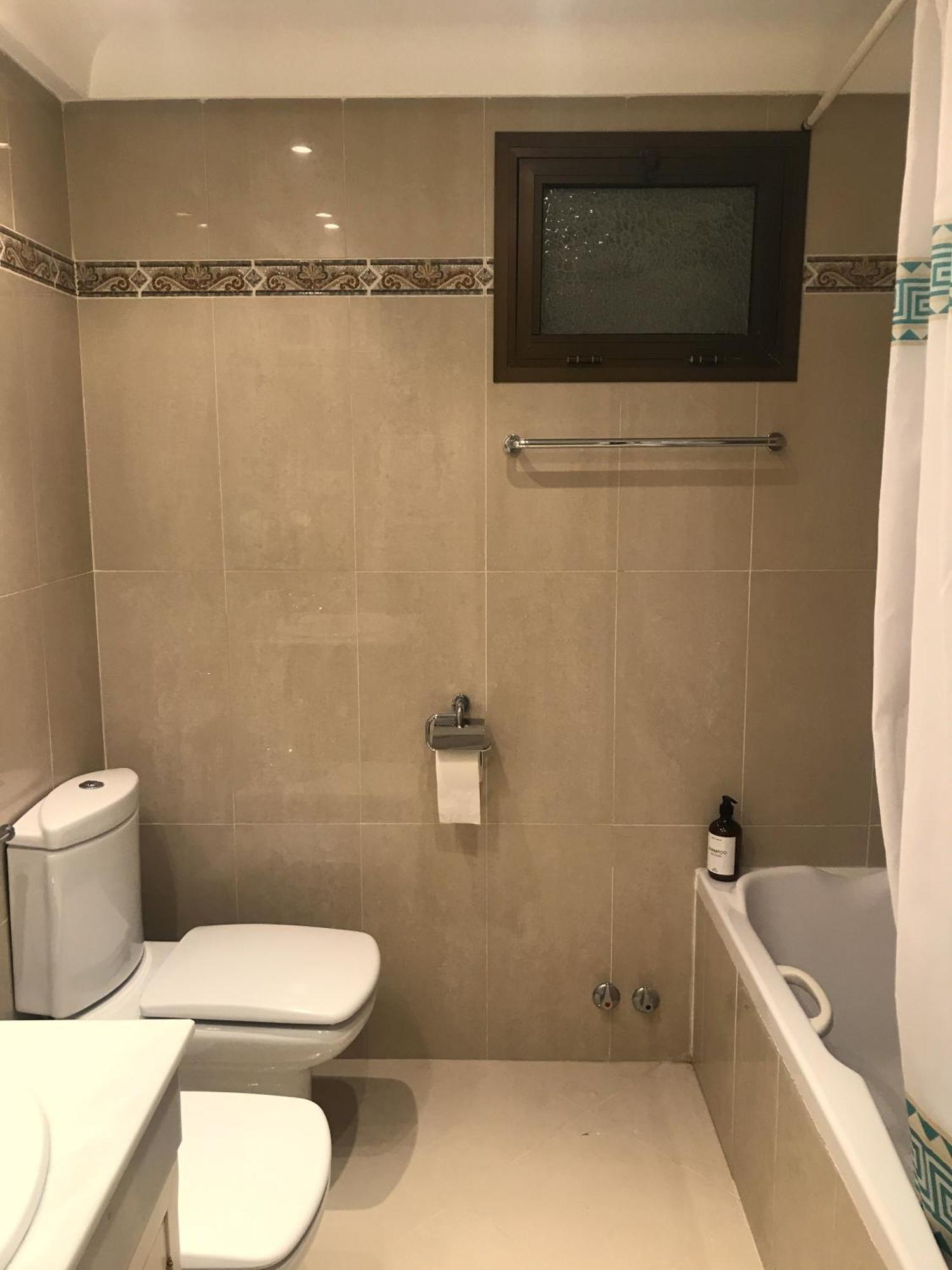 Habitacion Deluxe Con Bano Privado En Atalaya Apartagolf, Estepona Eksteriør bilde