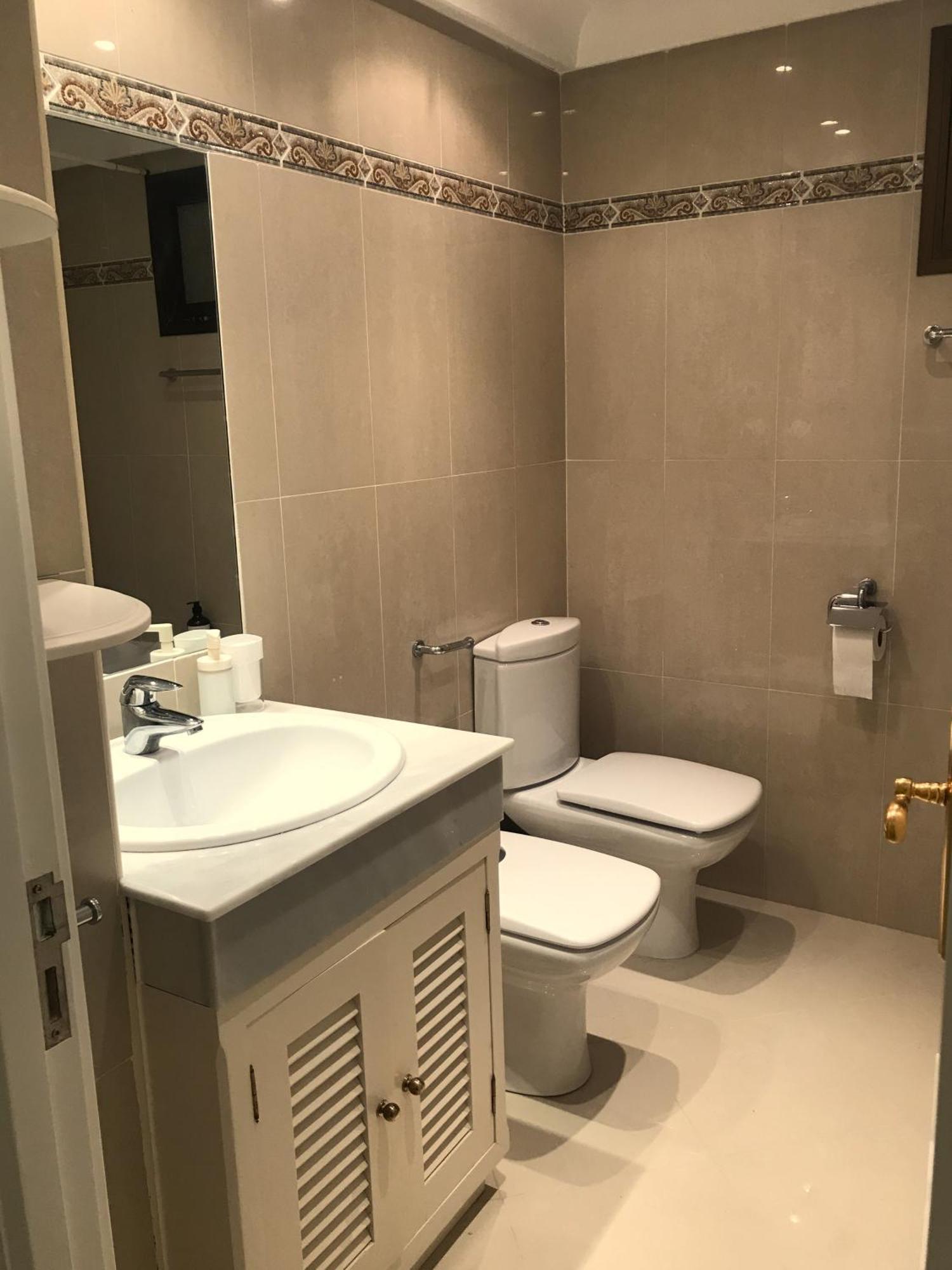 Habitacion Deluxe Con Bano Privado En Atalaya Apartagolf, Estepona Eksteriør bilde