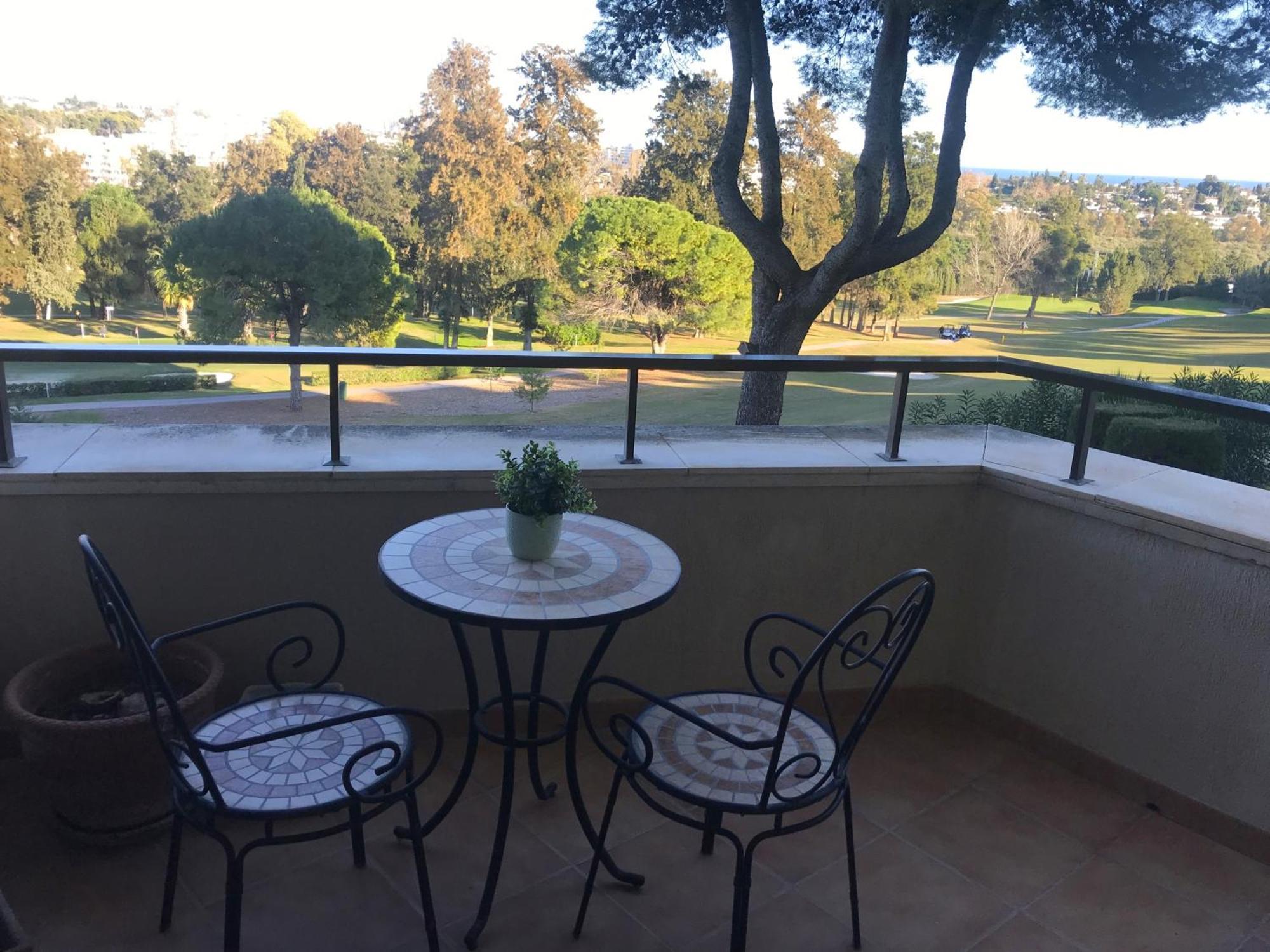 Habitacion Deluxe Con Bano Privado En Atalaya Apartagolf, Estepona Eksteriør bilde